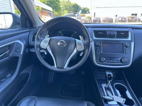 Used 2017 Nissan Altima 3.5 SL w/ 3.5SL Technology Package FWD image 21