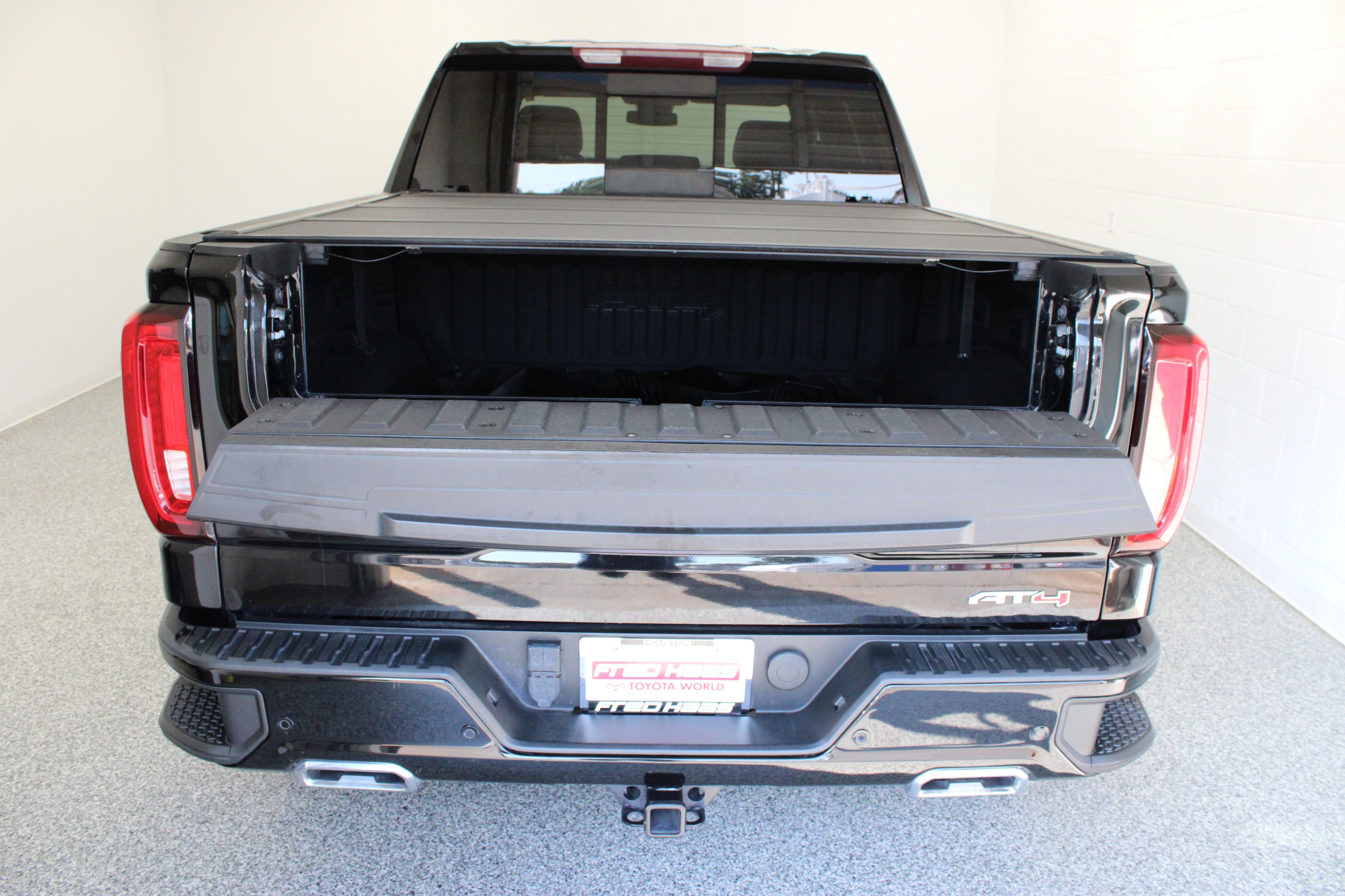 Used 2023 GMC Sierra 1500 AT4 w/ AT4 Preferred Package AWD/4WD image 9