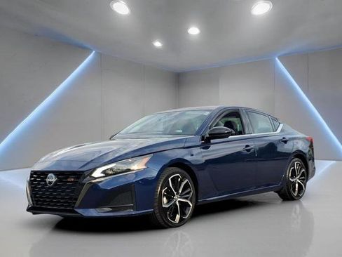 Certified 2024 Nissan Altima 2.5 SR FWD image 1