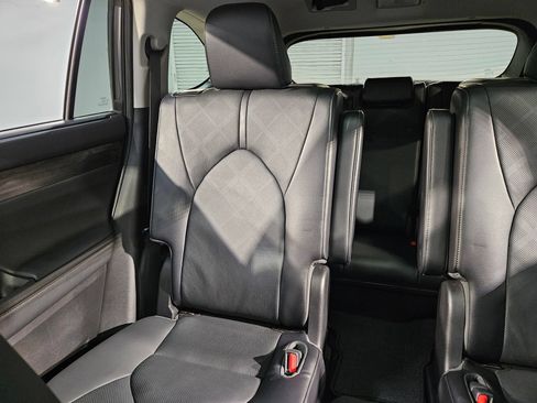 Used 2023 Toyota Highlander Platinum FWD image 12
