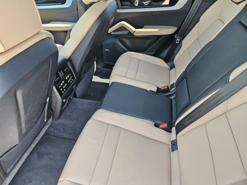 Certified 2026 Porsche Cayenne AWD/4WD image 28