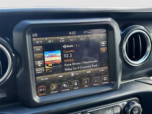 Used 2020 Jeep Wrangler Unlimited Sahara image 16