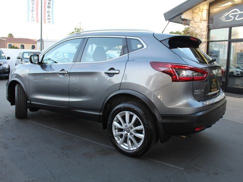 Used 2021 Nissan Rogue Sport SV FWD image 3