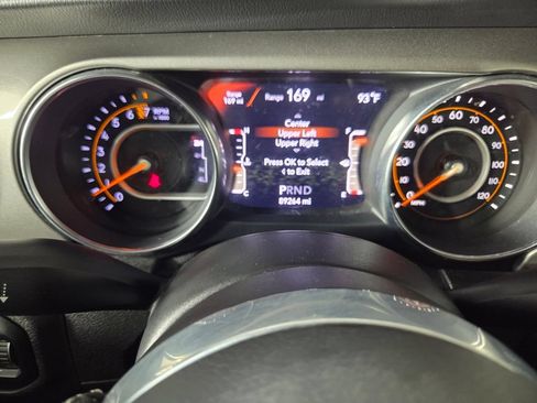 Used 2019 Jeep Wrangler Unlimited Sahara AWD/4WD image 15