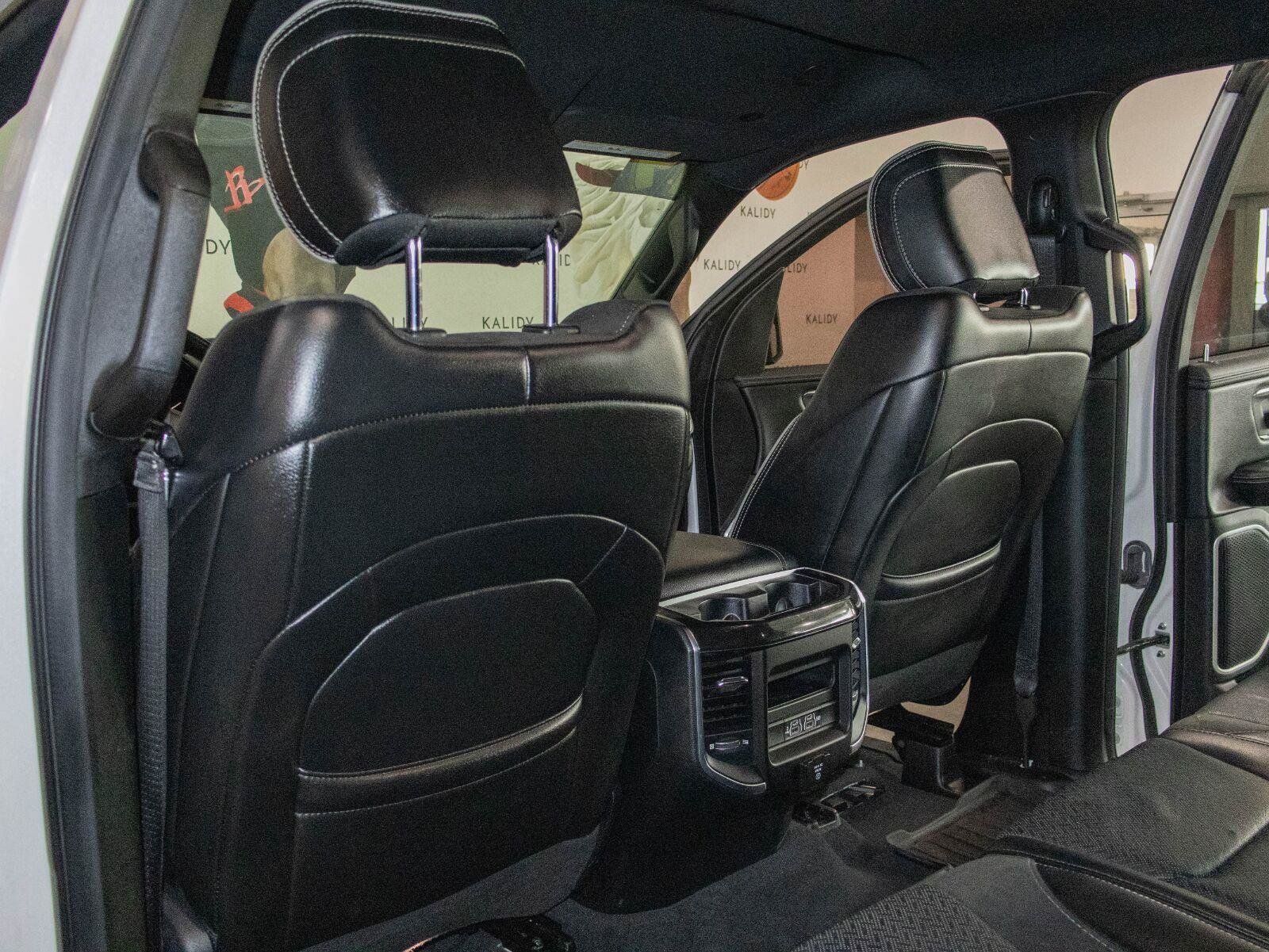 Used 2019 RAM 1500 Laramie w/ Sport Appearance Package AWD/4WD image 9