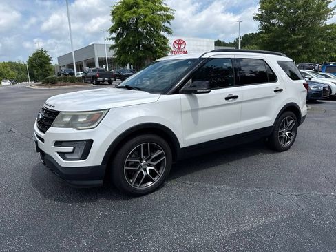 Used 2017 Ford Explorer Sport w/ Equipment Group 401A AWD/4WD image 3