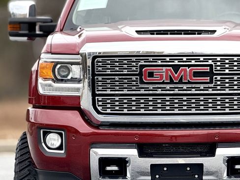 Used 2019 GMC Sierra 3500 Denali w/ Duramax Plus Package image 13