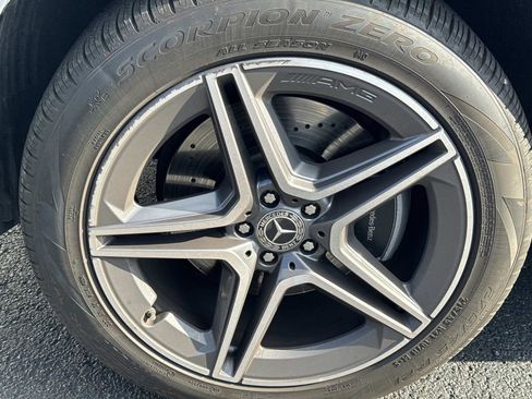 Used 2025 Mercedes-Benz GLS 450 4MATIC image 11