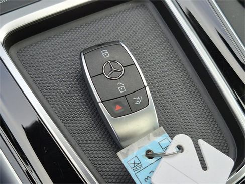 Certified 2025 Mercedes-Benz GLA 250 image 37