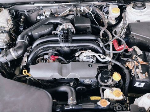 Used 2016 Subaru Outback 2.5i Limited image 3