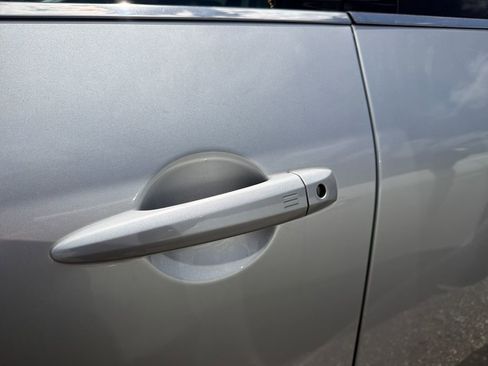 Used 2024 Nissan Pathfinder SV image 12