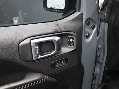 Used 2024 Jeep Wrangler Unlimited Sahara w/ Technology Group AWD/4WD image 19