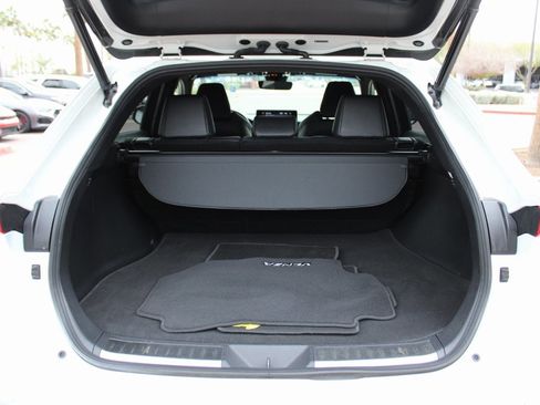 Used 2021 Toyota Venza XLE image 12