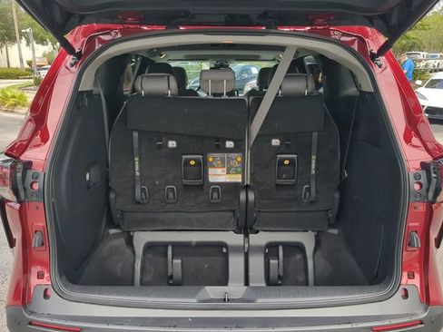 Used 2025 Toyota Sienna XLE FWD image 14