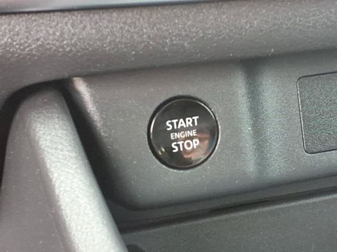 Used 2024 Nissan Rogue SV FWD image 12