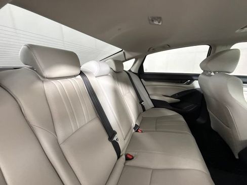 Used 2018 Honda Accord Touring image 31
