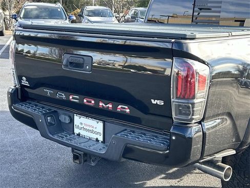 Used 2019 Toyota Tacoma TRD Sport image 11