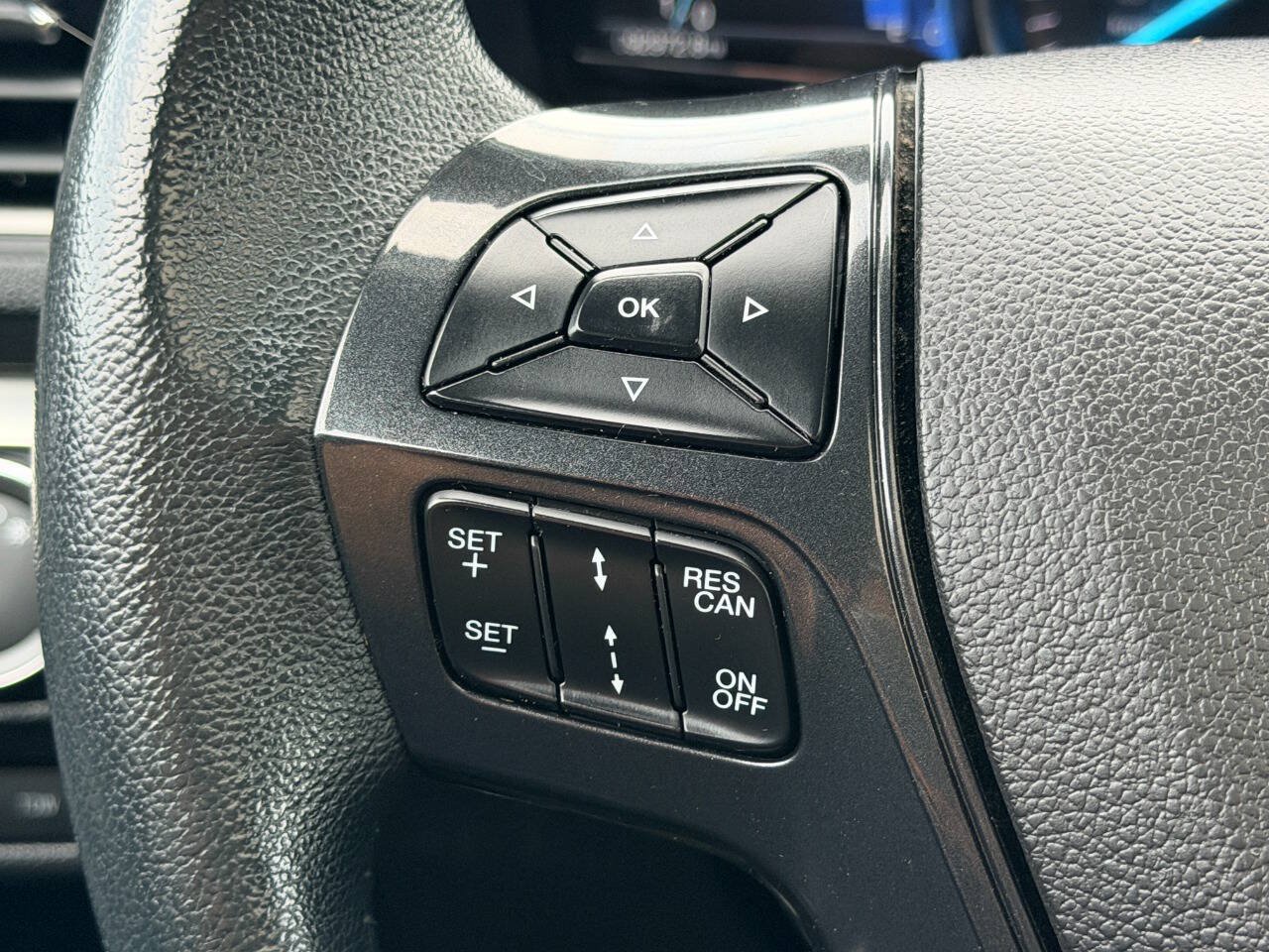 Used 2018 Ford Explorer XLT w/ XLT Appearance Package AWD/4WD image 35