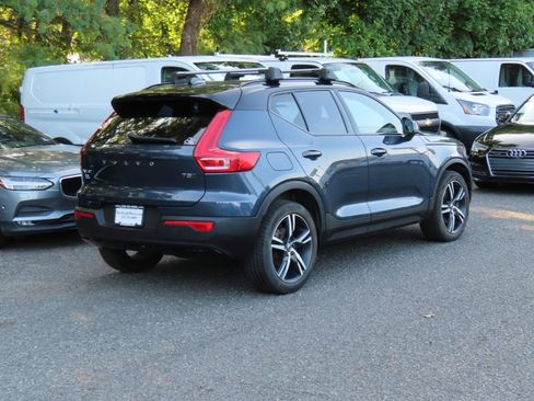 Used 2022 Volvo XC40 T5 R-Design w/ Climate Package AWD/4WD image 5