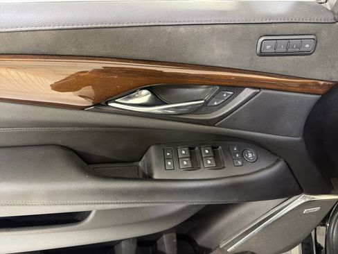 Used 2019 Cadillac Escalade ESV Premium Luxury image 16