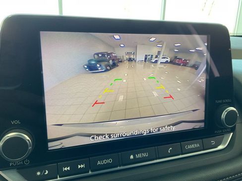 Used 2023 Nissan Rogue SV image 17