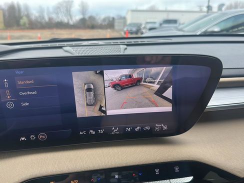 Used 2025 Buick Enclave Preferred w/ Power Package image 24