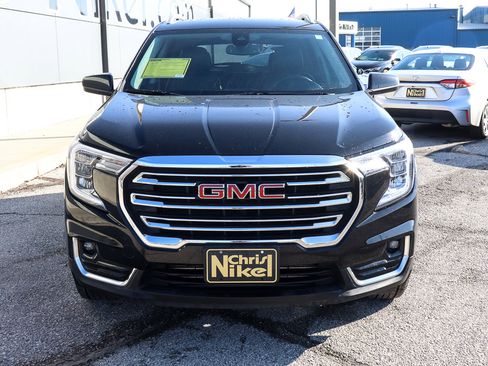Used 2024 GMC Terrain SLT image 2