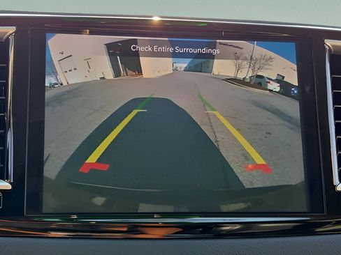 Used 2023 Chrysler Pacifica Touring-L image 17