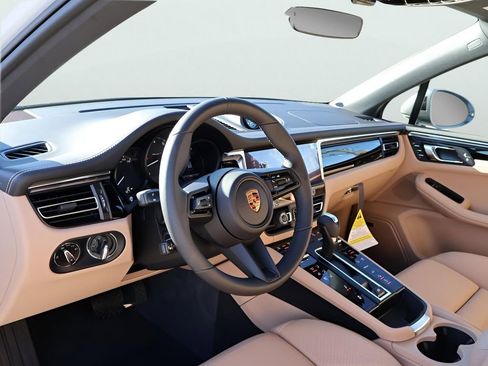 New 2026 Porsche Macan image 4