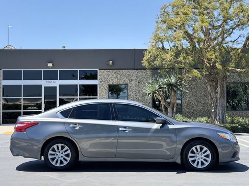 Used 2017 Nissan Altima 2.5 S w/ Power Driver Seat Package FWD image 4
