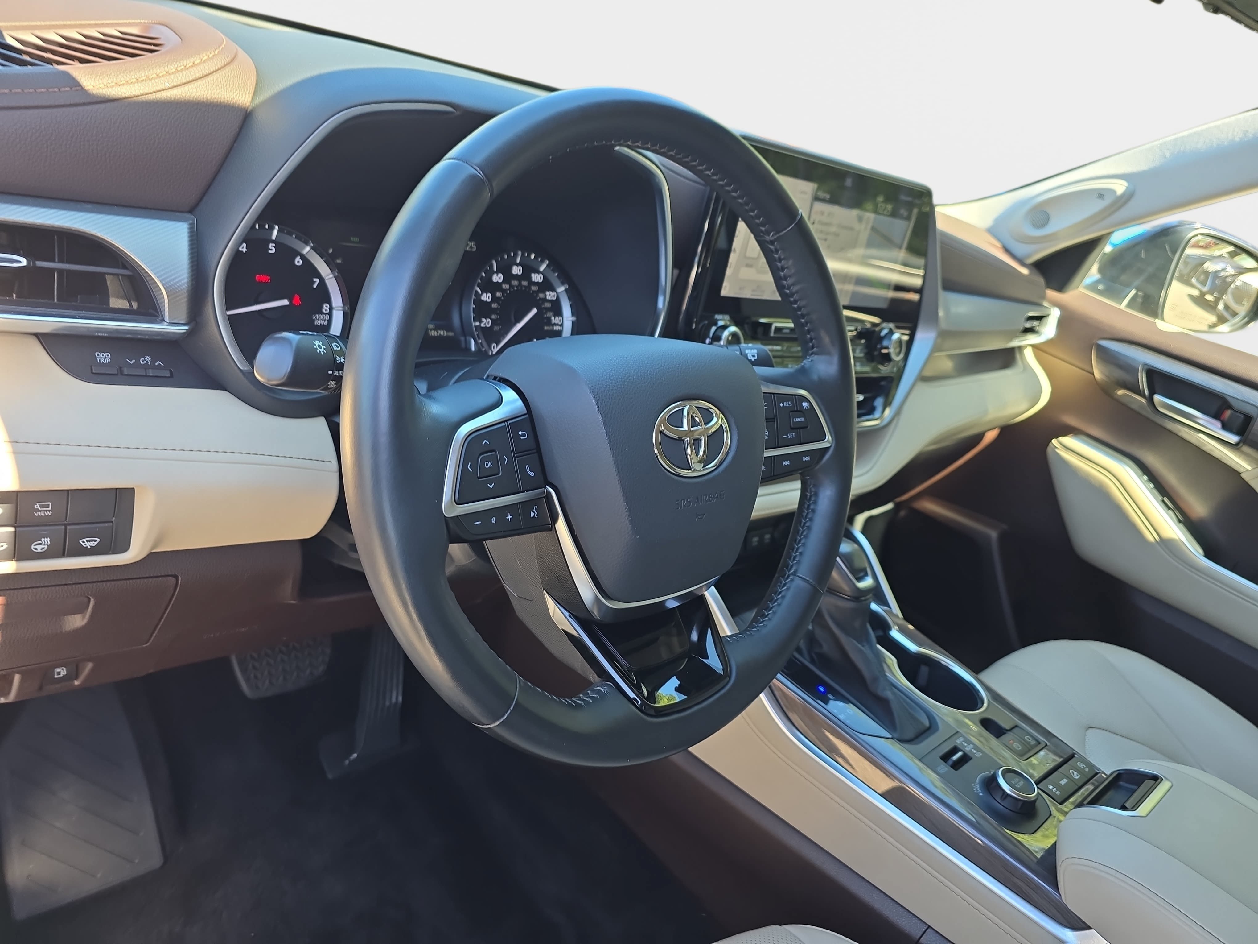 Used 2021 Toyota Highlander Platinum AWD/4WD image 18
