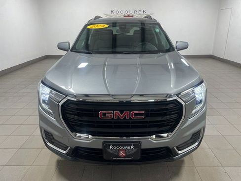 Used 2024 GMC Terrain SLE w/ Driver Convenience Package AWD/4WD image 2