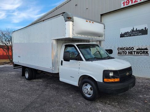 Used 2014 Chevrolet Express 4500 Extended image 47
