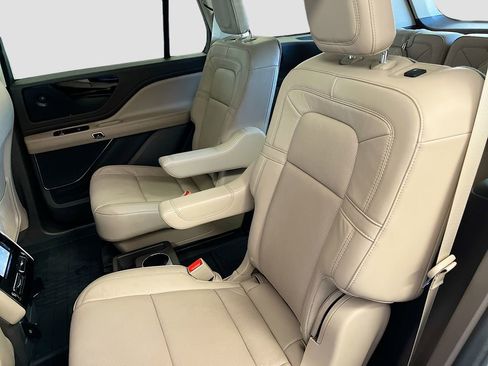 Used 2023 Lincoln Aviator Reserve w/ Elements Package Plus AWD/4WD image 26