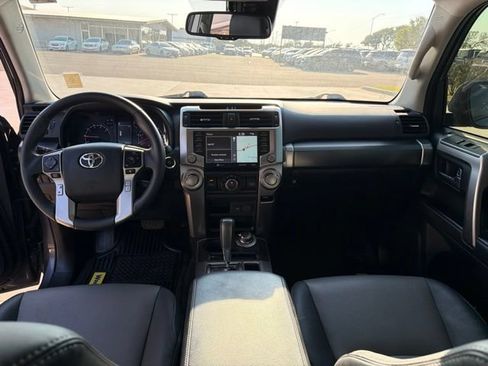 Used 2021 Toyota 4Runner SR5 Premium w/ Moonroof Package AWD/4WD image 19