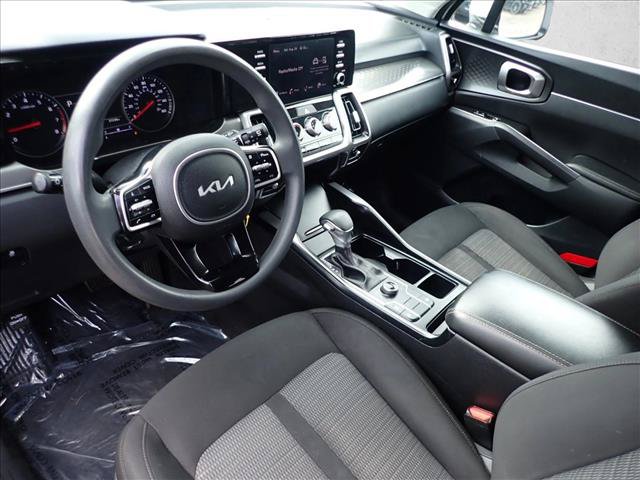 Used 2023 Kia Sorento LX AWD/4WD image 10