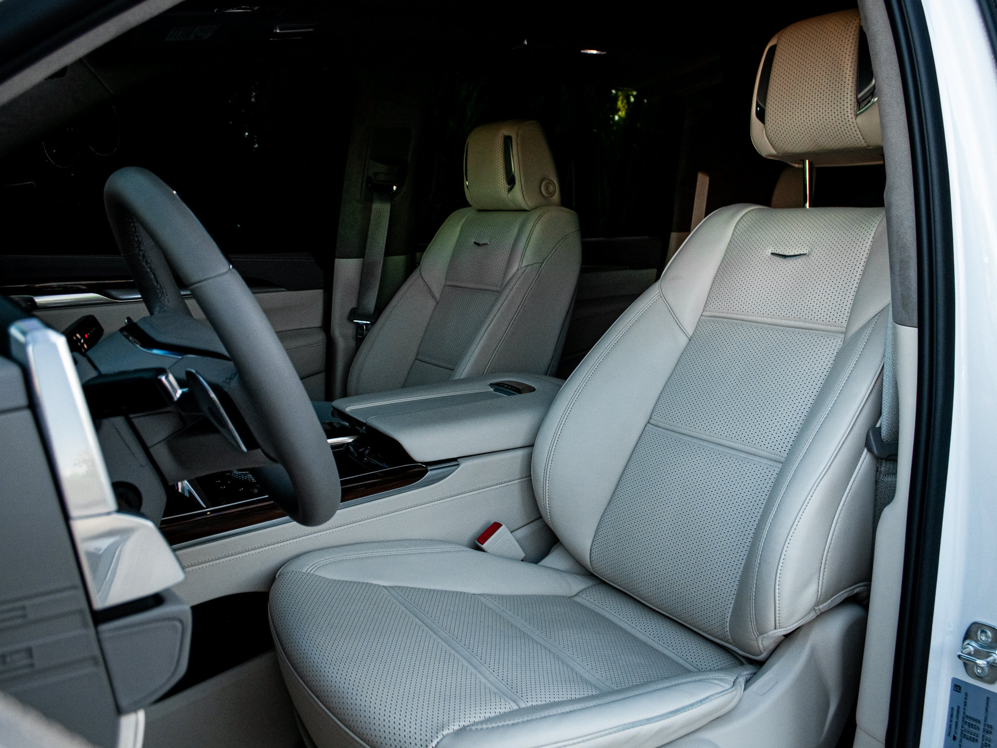 Used 2025 Cadillac Escalade ESV Sport Platinum w/ LPO, ONYX Package AWD/4WD image 7