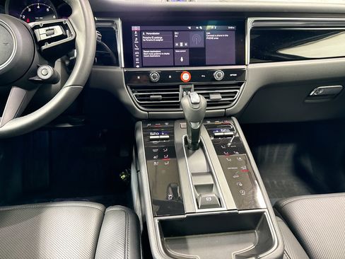 Certified 2026 Porsche Macan AWD/4WD image 19