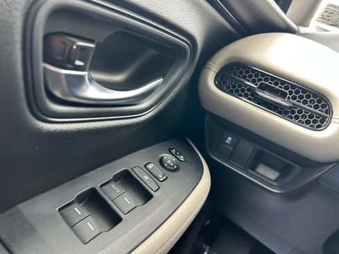 Certified 2024 Honda HR-V LX image 30