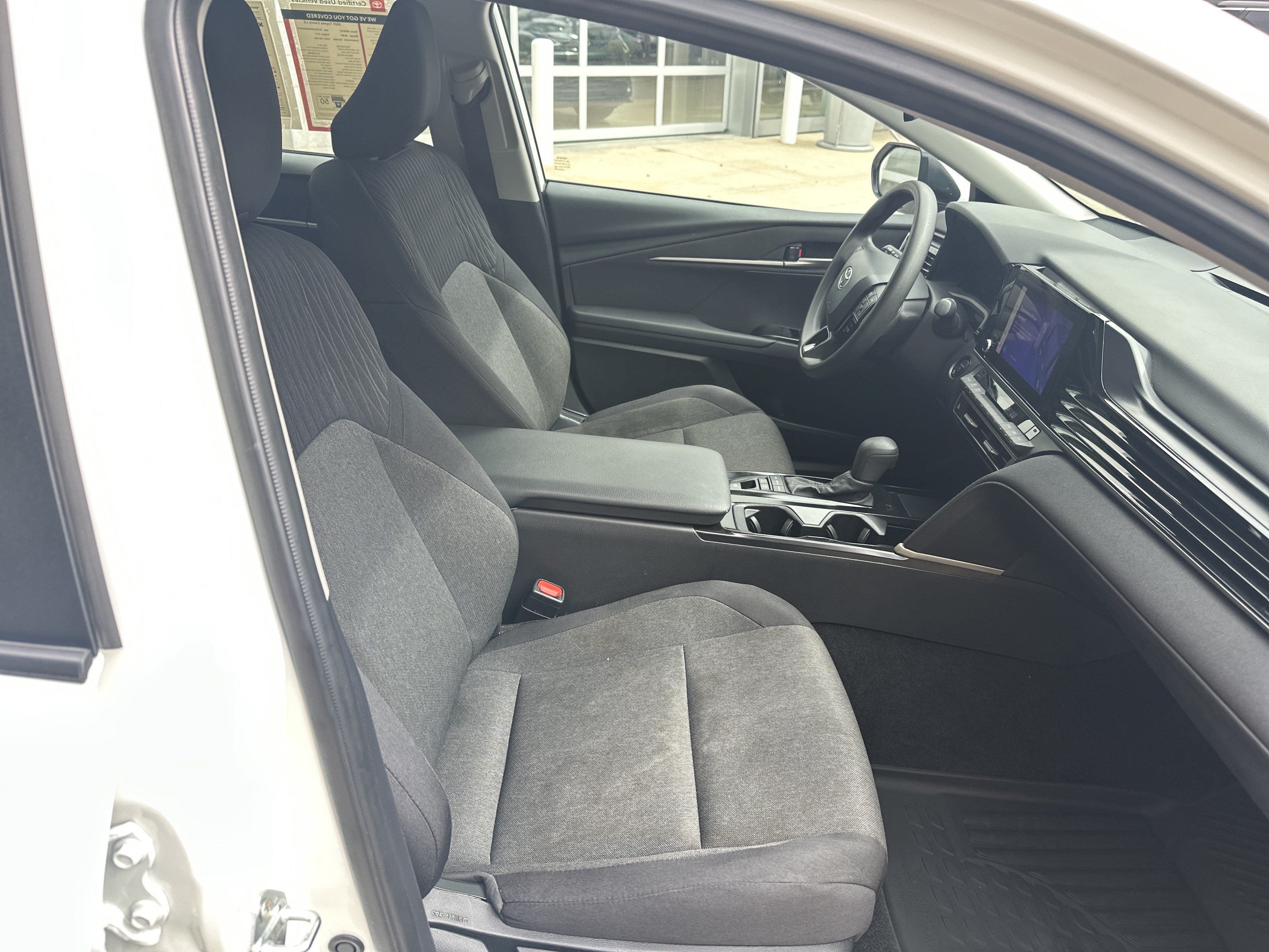 Used 2025 Toyota Camry LE FWD image 28