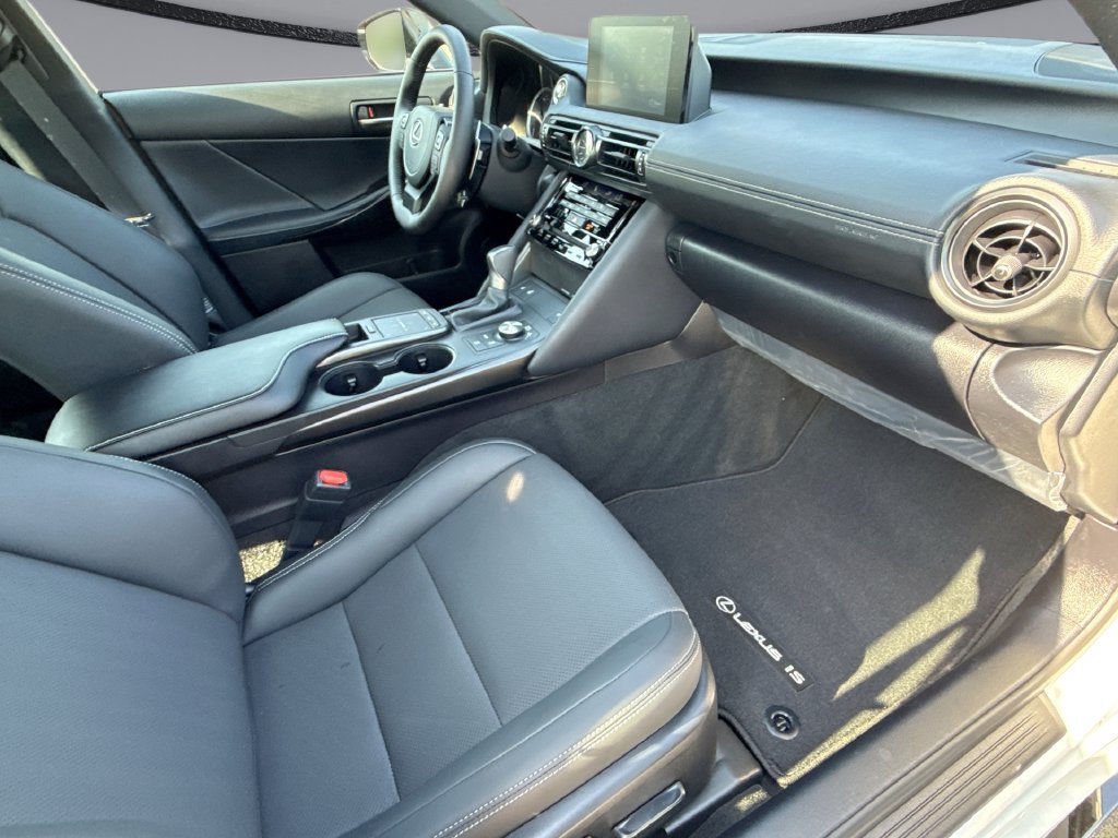 Used 2025 Lexus IS 350 F Sport RWD image 15