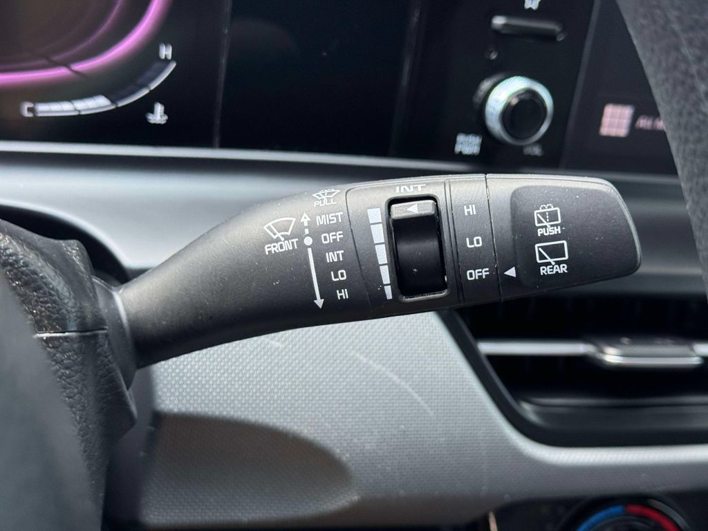Used 2024 Kia Seltos LX AWD/4WD image 21