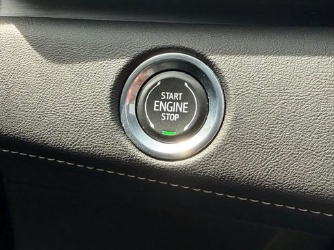 Used 2023 Cadillac Escalade Premium Luxury image 19