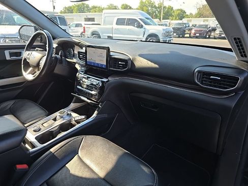 Used 2021 Ford Explorer Limited w/ Equipment Group 301A AWD/4WD image 50