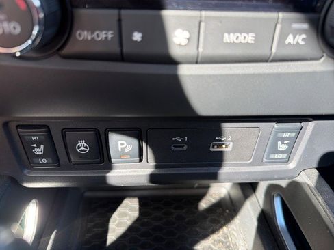 Used 2024 Nissan Frontier SV w/ SV Convenience Package RWD image 37