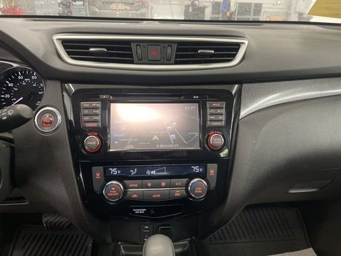 Used 2015 Nissan Rogue SL w/ SL Premium Package image 21