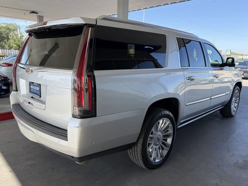 Used 2019 Cadillac Escalade ESV Platinum AWD/4WD image 5