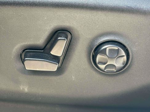 Used 2025 Chrysler Pacifica Limited FWD image 15