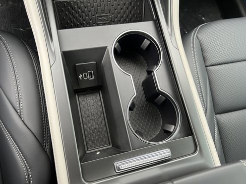 New 2025 Lincoln Nautilus Premier image 25