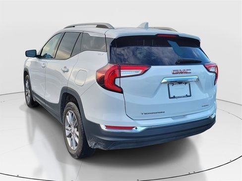 Used 2024 GMC Terrain SLT image 3